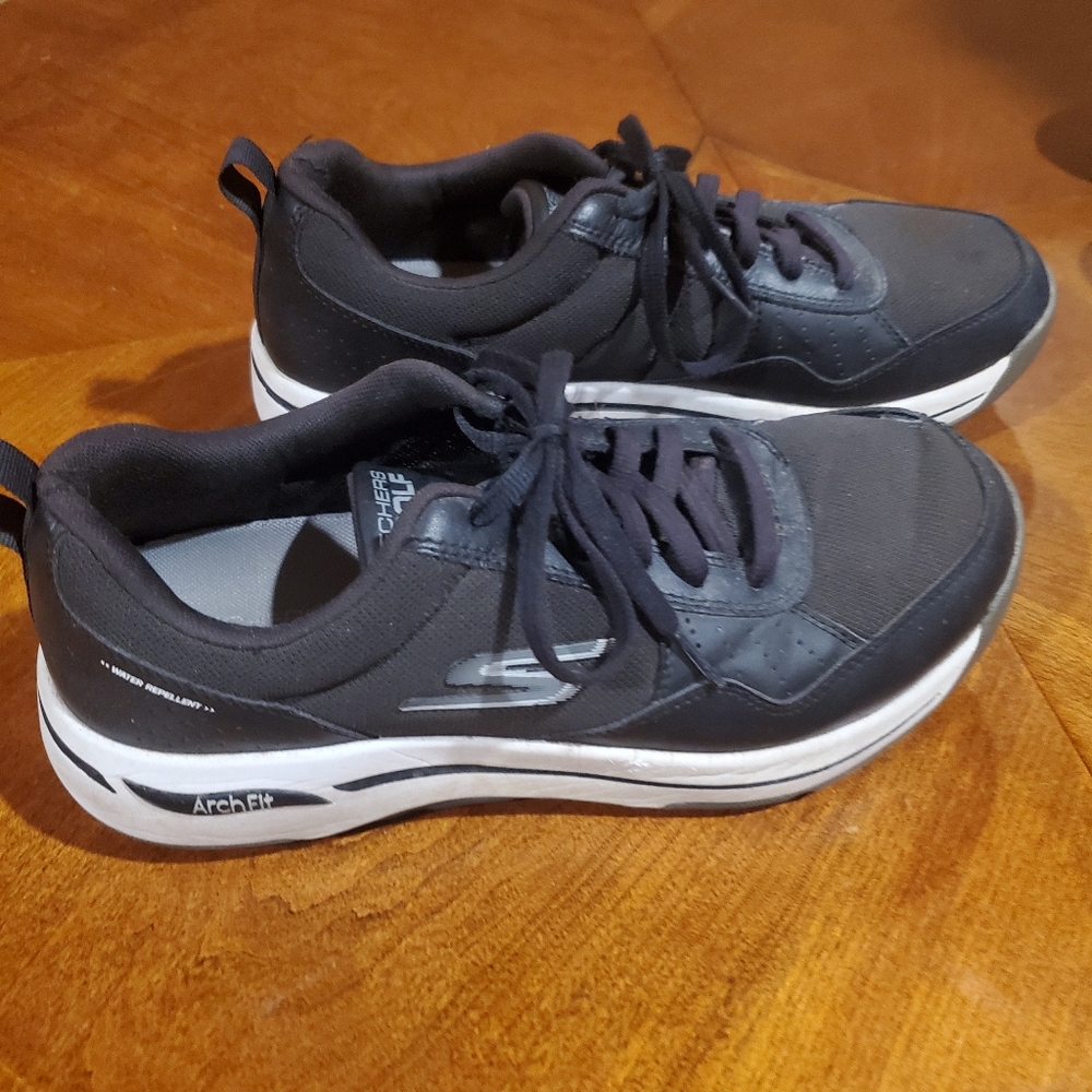 Skechers Men's Black and Gray Arch Fit Sneakers Go Golf Size 10.5